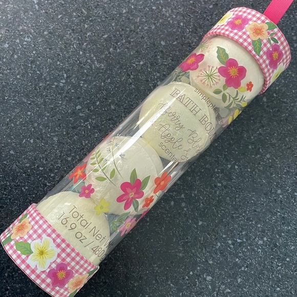 Simple Pleasures 4 Bath Bmb soap scented Berry Blossom & Apple Sugar 16.9 ounces - Picture 1 of 5